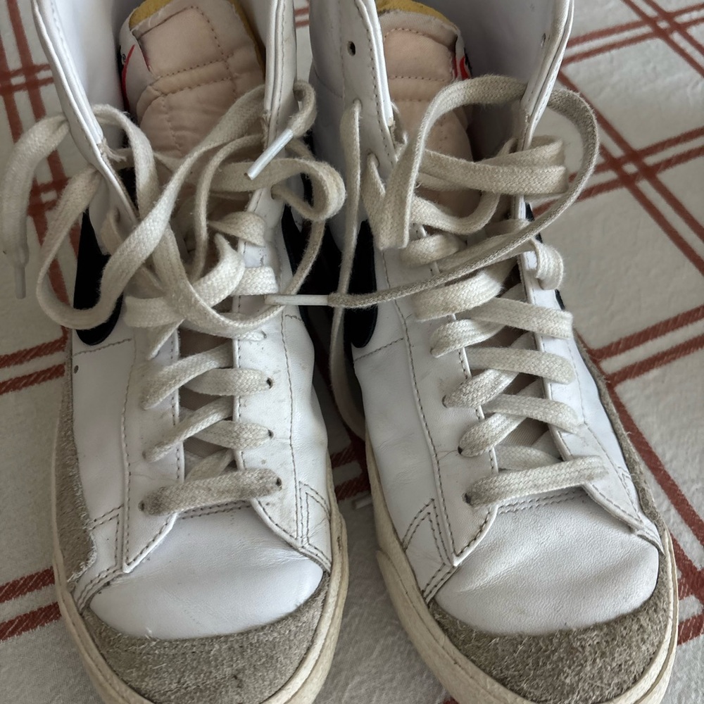 Nike Women's White and Black Sneakers